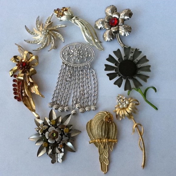 Jewelry - ❤️LOT OF 9 ❤️VINTAGE BROOCHES VARIOUS STYLES/SIZES